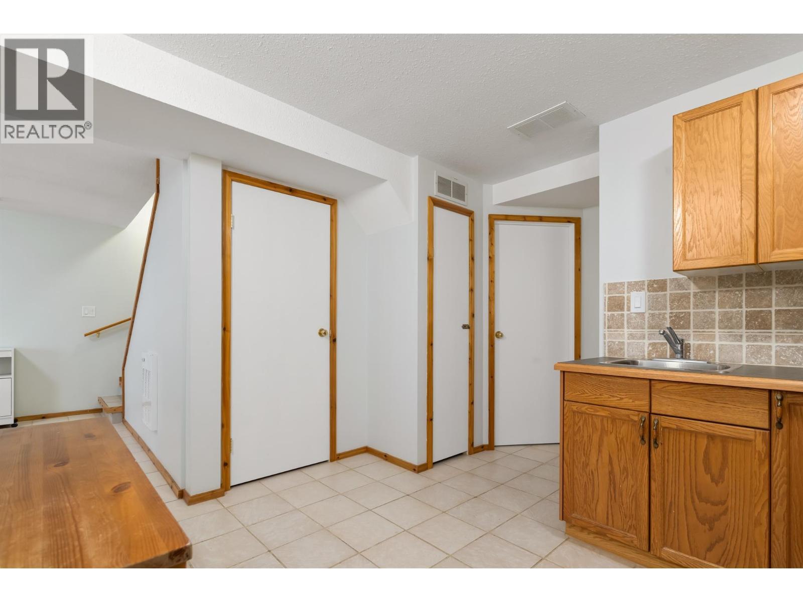 4943 Timber Way, Windermere, BC - Indoor Photo Showing Kitchen