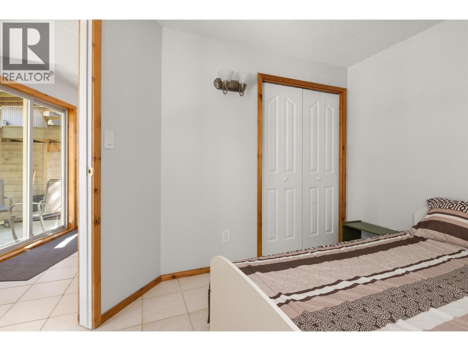 4943 Timber Way, Windermere, BC - Indoor Photo Showing Bedroom