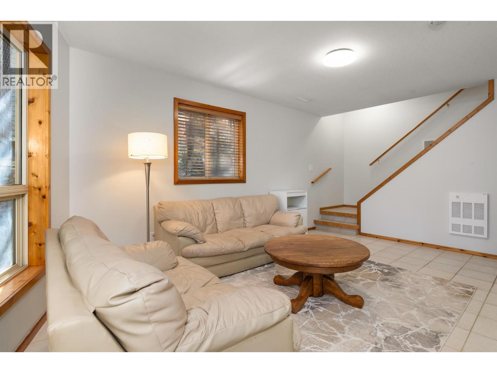 4943 Timber Way, Windermere, BC - Indoor Photo Showing Living Room