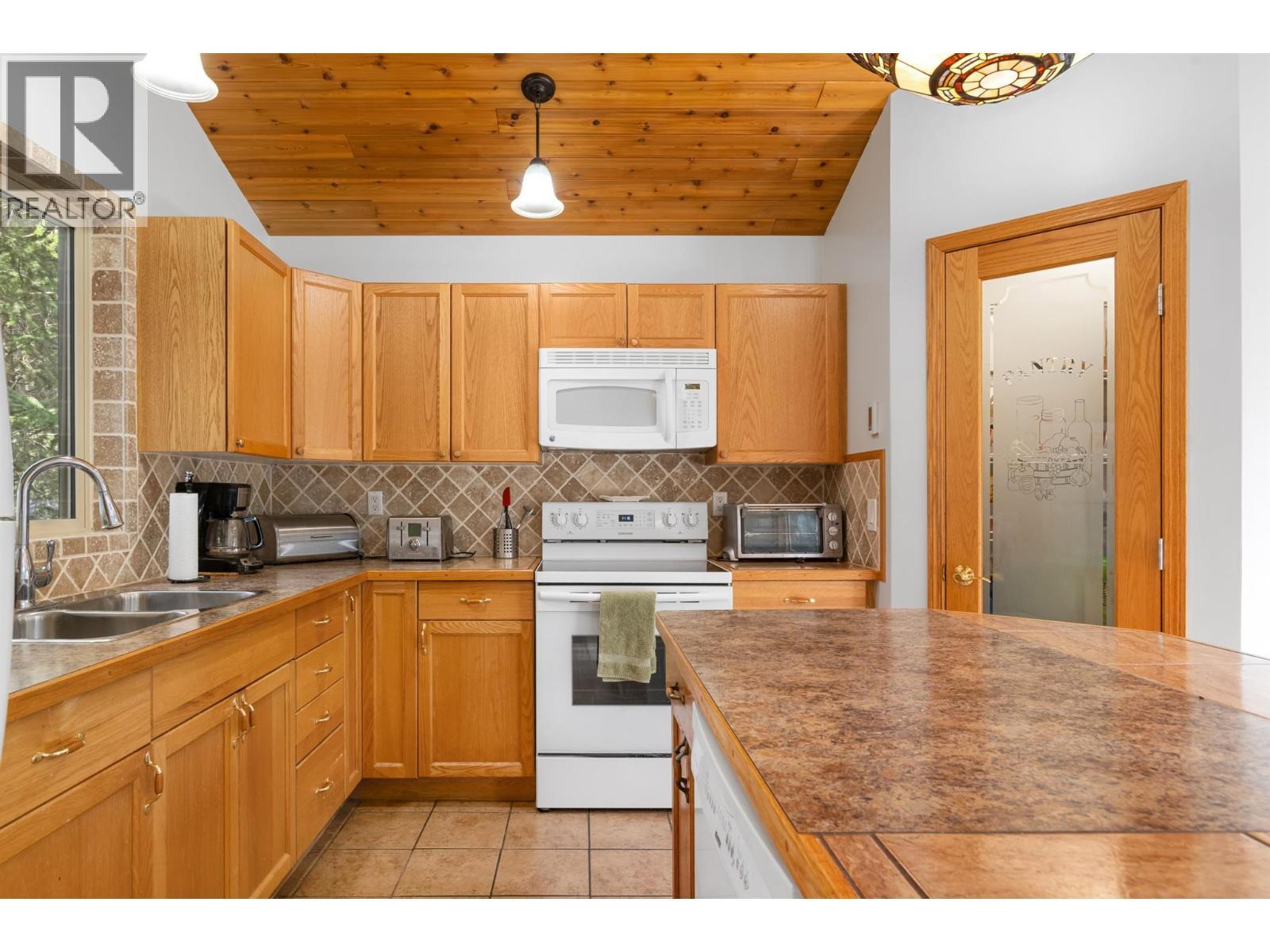 4943 Timber Way, Windermere, BC - Indoor Photo Showing Kitchen With Double Sink