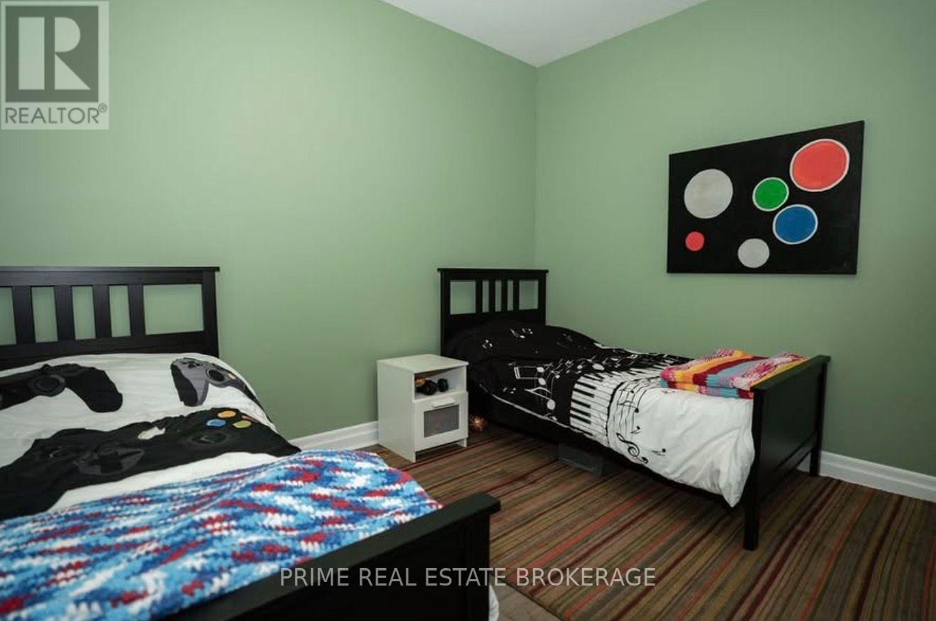 2503 - 505 Talbot Street, London East (East F), ON - Indoor Photo Showing Bedroom