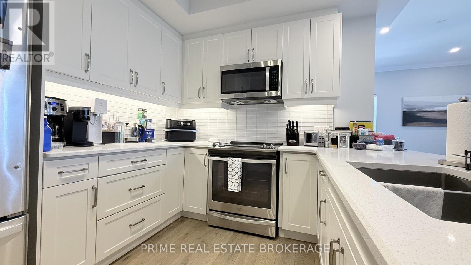 2503 - 505 Talbot Street, London East (East F), ON - Indoor Photo Showing Kitchen With Stainless Steel Kitchen With Double Sink With Upgraded Kitchen
