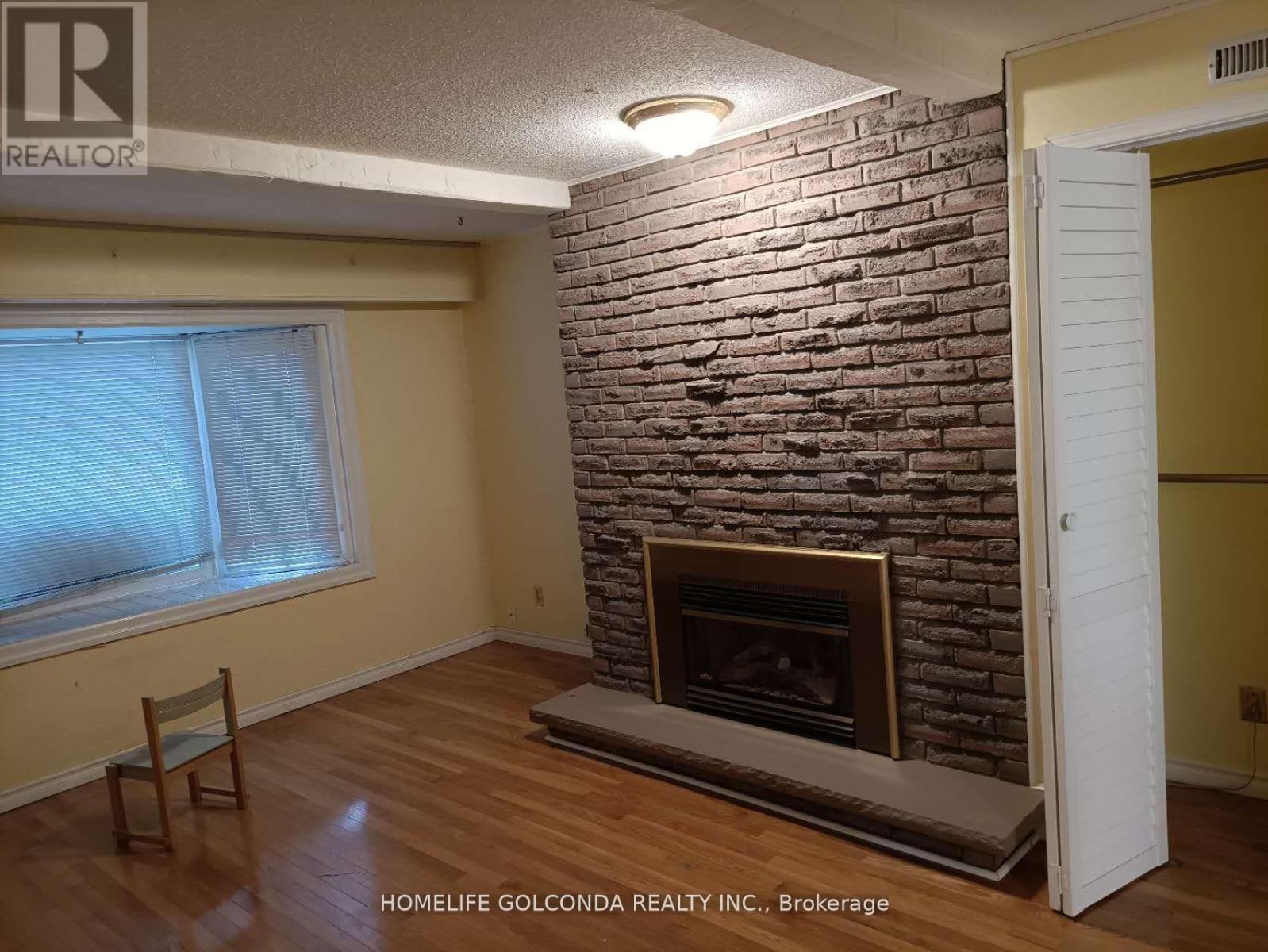 2475 Council Ring Road, Mississauga, ON - Indoor Photo Showing Living Room With Fireplace