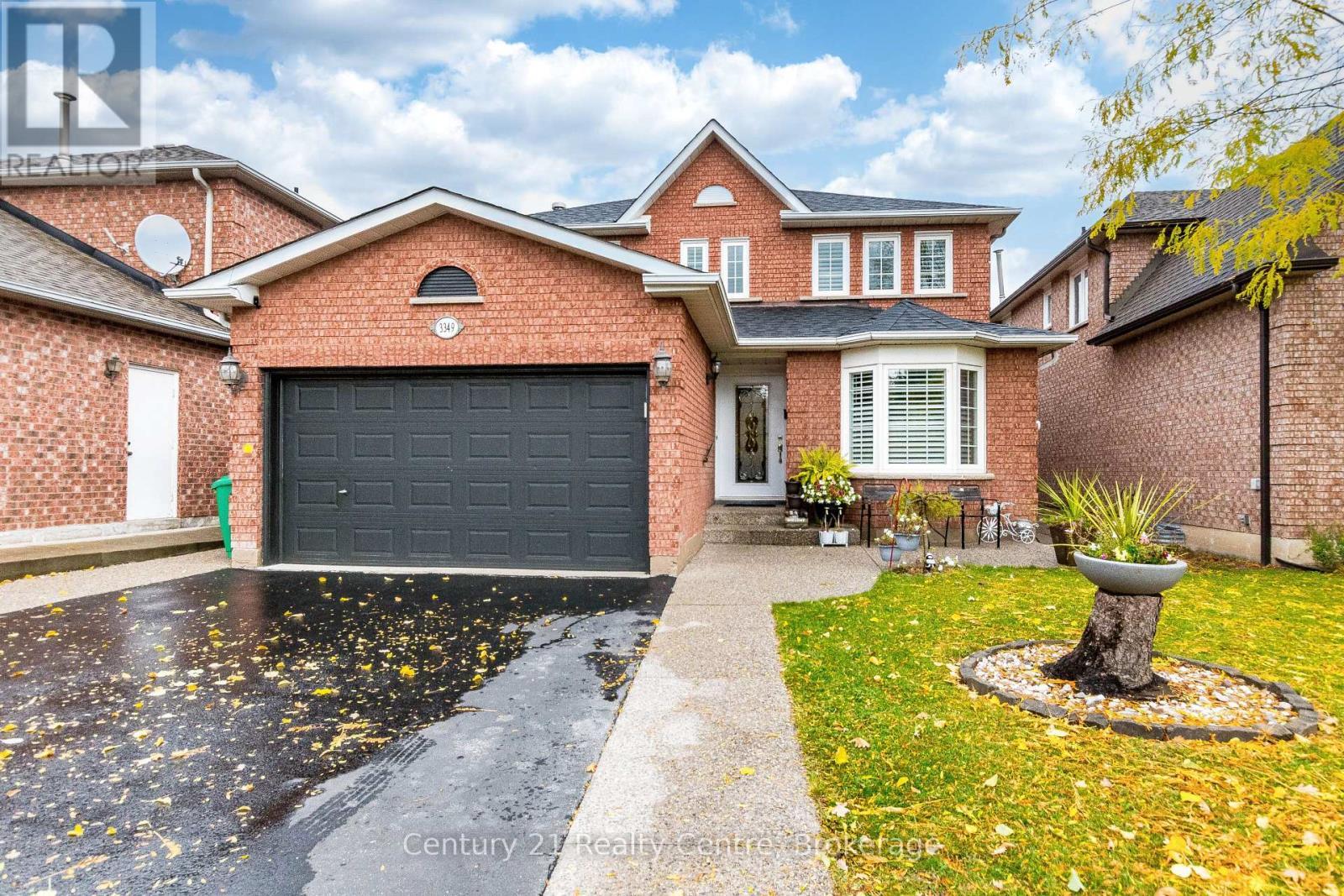 3349 Loyalist Drive, Mississauga, ON - Outdoor With Facade