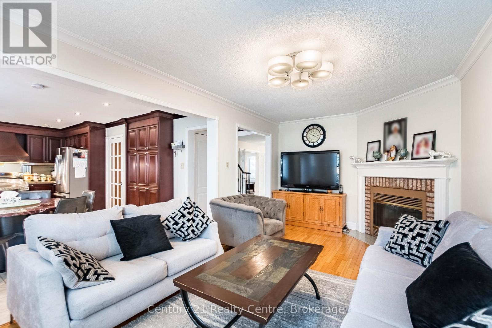 3349 Loyalist Drive, Mississauga, ON - Indoor Photo Showing Living Room With Fireplace