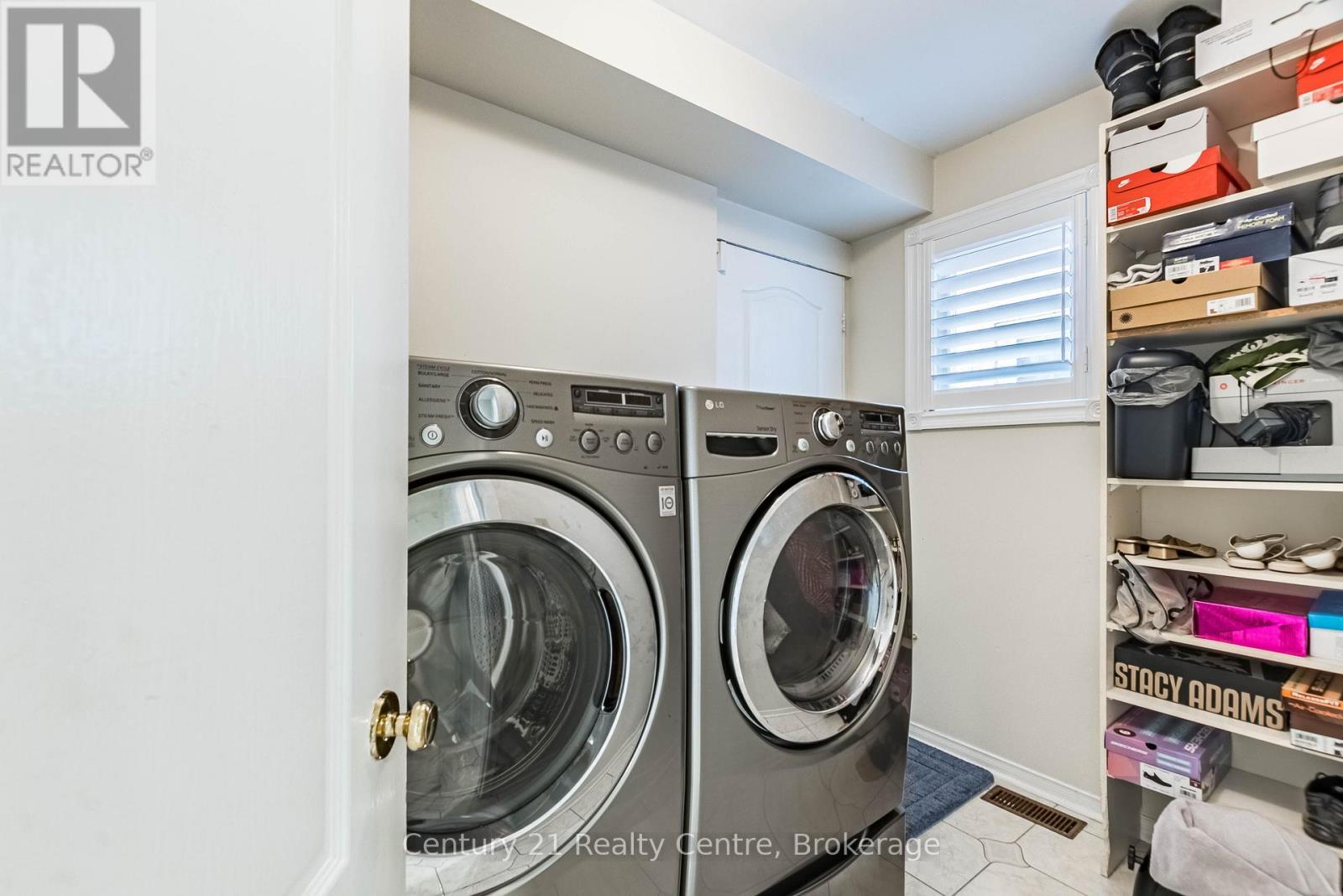 3349 Loyalist Drive, Mississauga, ON - Indoor Photo Showing Laundry Room