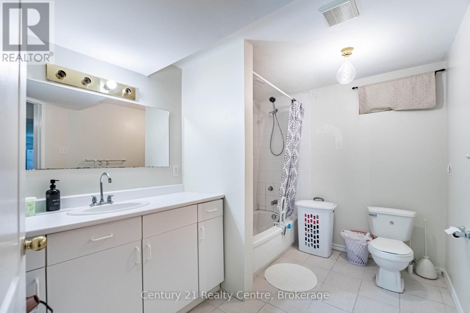 3349 Loyalist Drive, Mississauga, ON - Indoor Photo Showing Bathroom