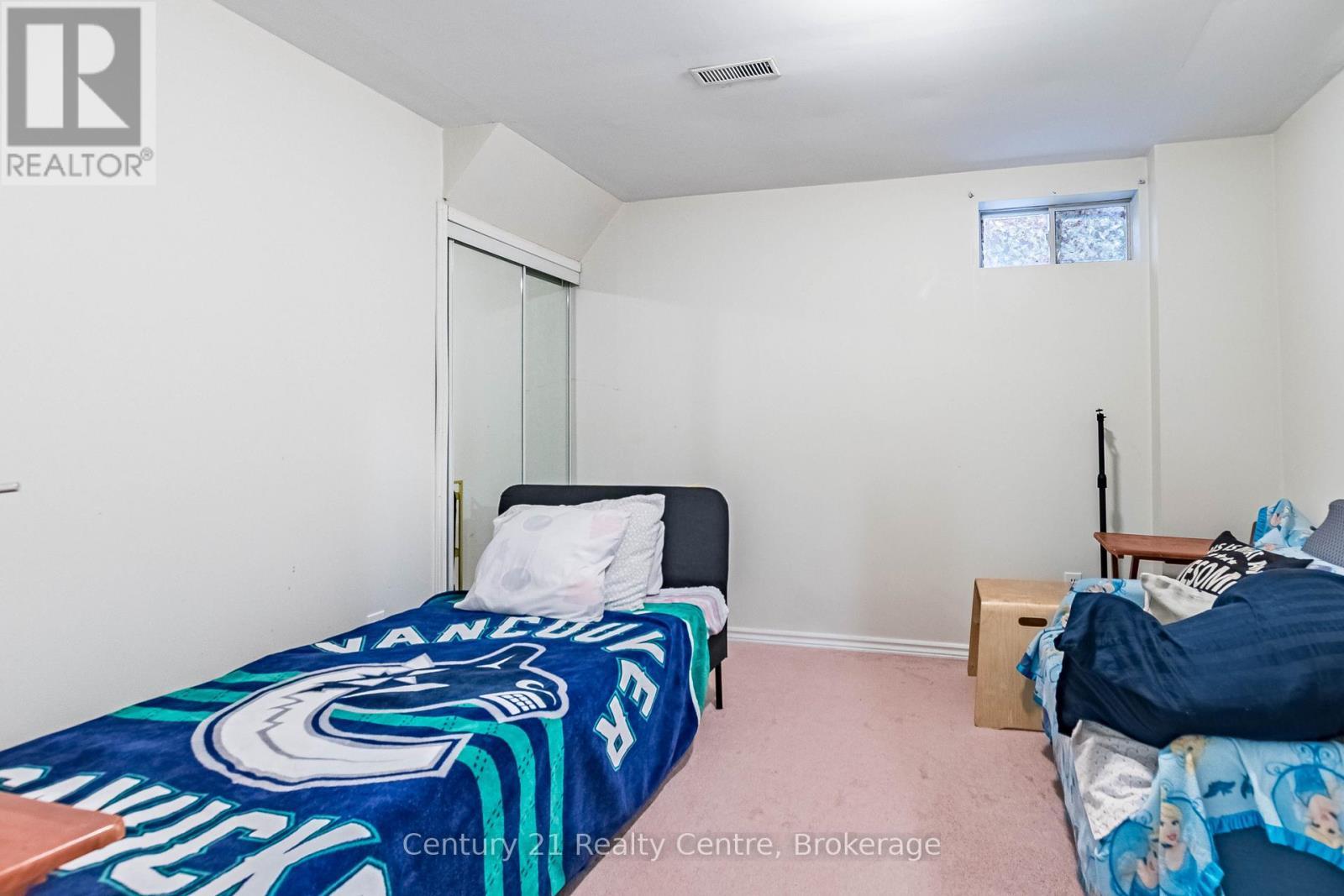 3349 Loyalist Drive, Mississauga, ON - Indoor Photo Showing Bedroom