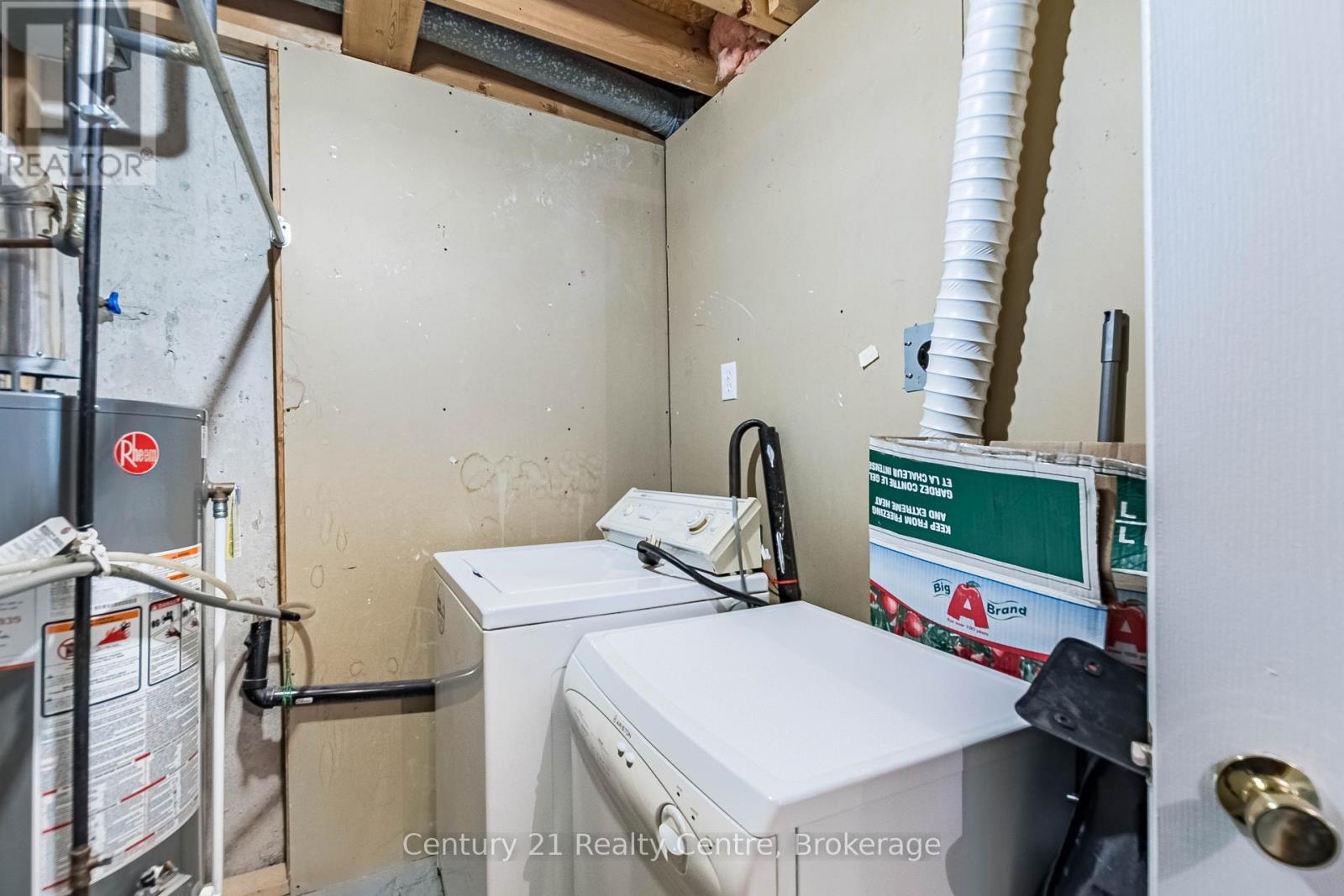 3349 Loyalist Drive, Mississauga, ON - Indoor