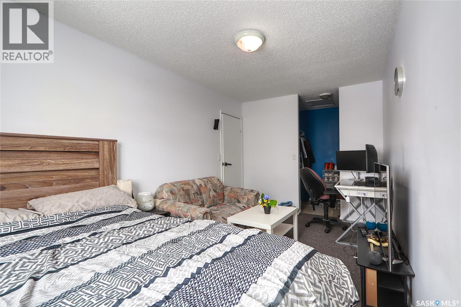 4160 Castle Road, Regina, SK - Indoor Photo Showing Bedroom