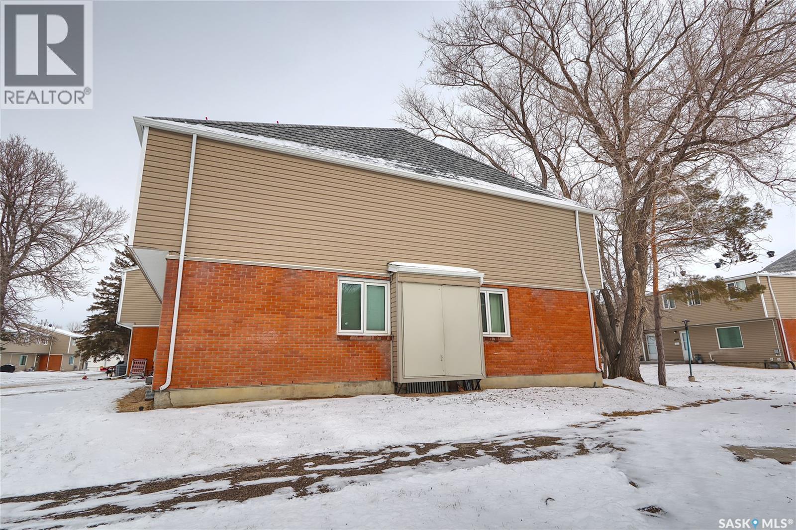 4160 Castle Road, Regina, SK - Outdoor With Exterior