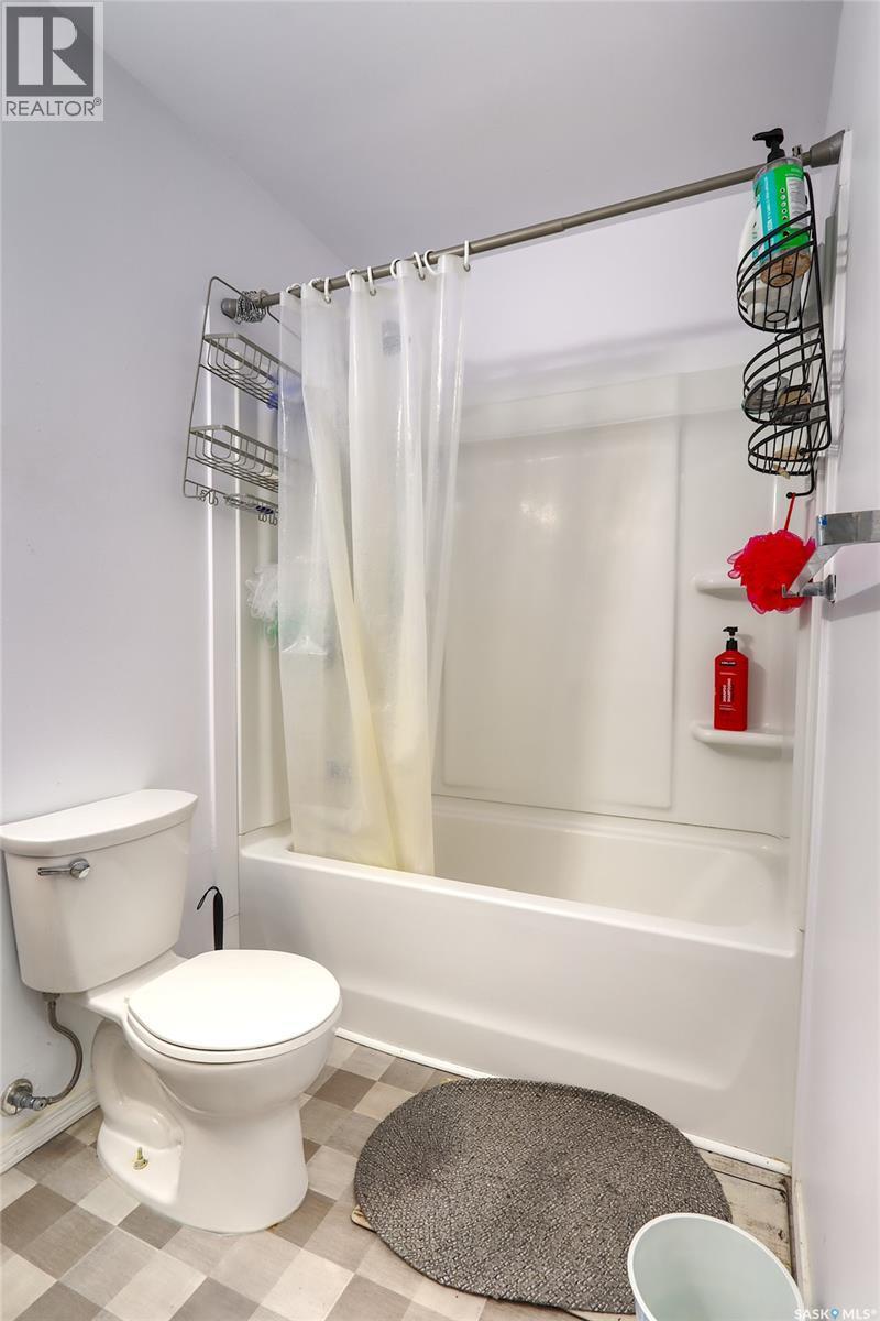 4160 Castle Road, Regina, SK - Indoor Photo Showing Bathroom