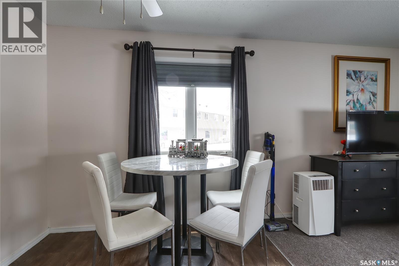 4160 Castle Road, Regina, SK - Indoor Photo Showing Dining Room