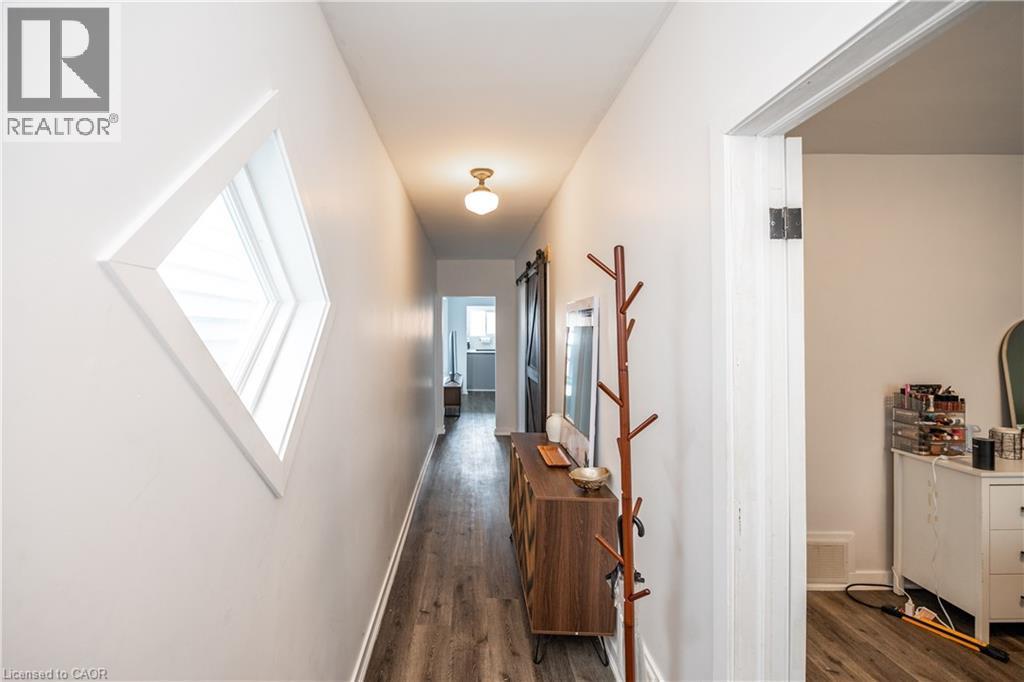 92 Frederick Avenue, Hamilton, ON - Indoor Photo Showing Other Room