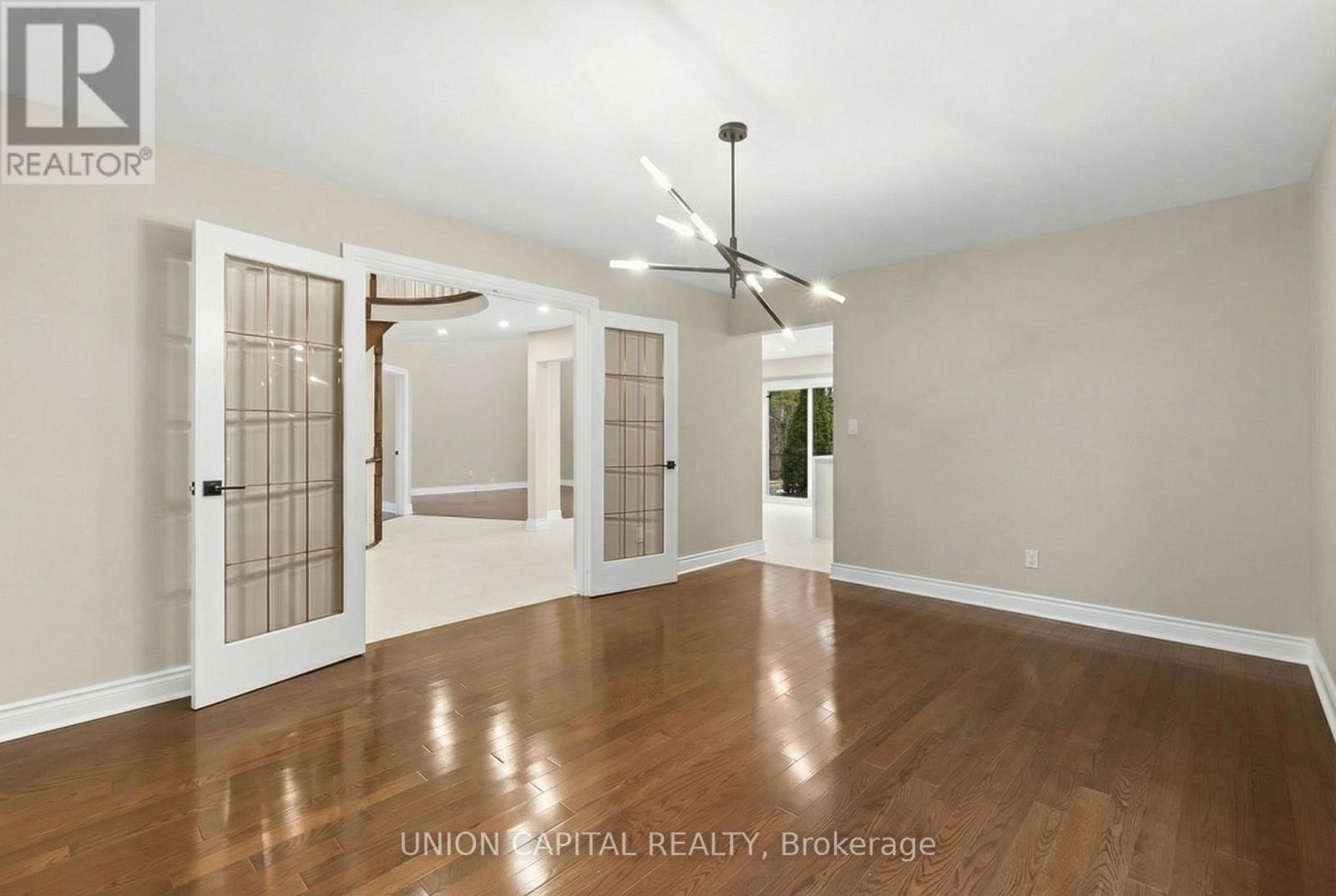 86 Charing Crescent, Aurora, ON - Indoor Photo Showing Other Room