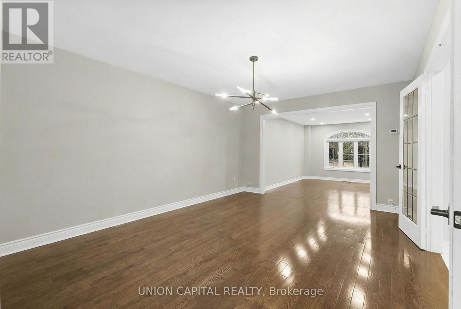 86 Charing Crescent, Aurora, ON - Indoor Photo Showing Other Room