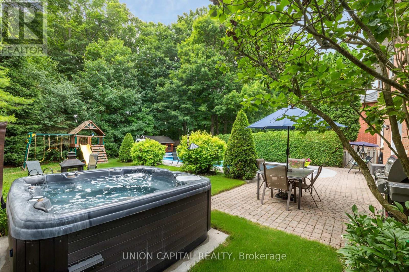 86 Charing Crescent, Aurora, ON - Outdoor