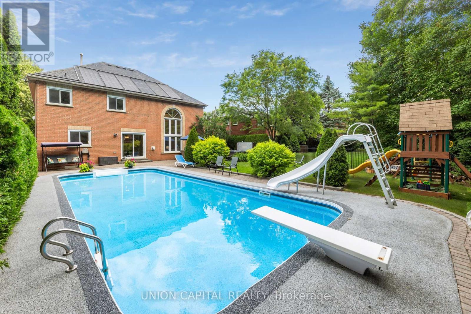 86 Charing Crescent, Aurora, ON - Outdoor With In Ground Pool With Deck Patio Veranda With Backyard With Exterior