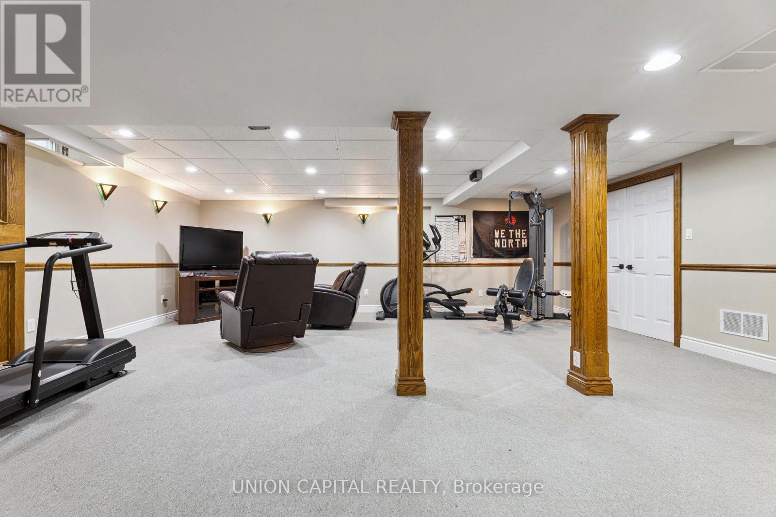 86 Charing Crescent, Aurora, ON - Indoor Photo Showing Gym Room