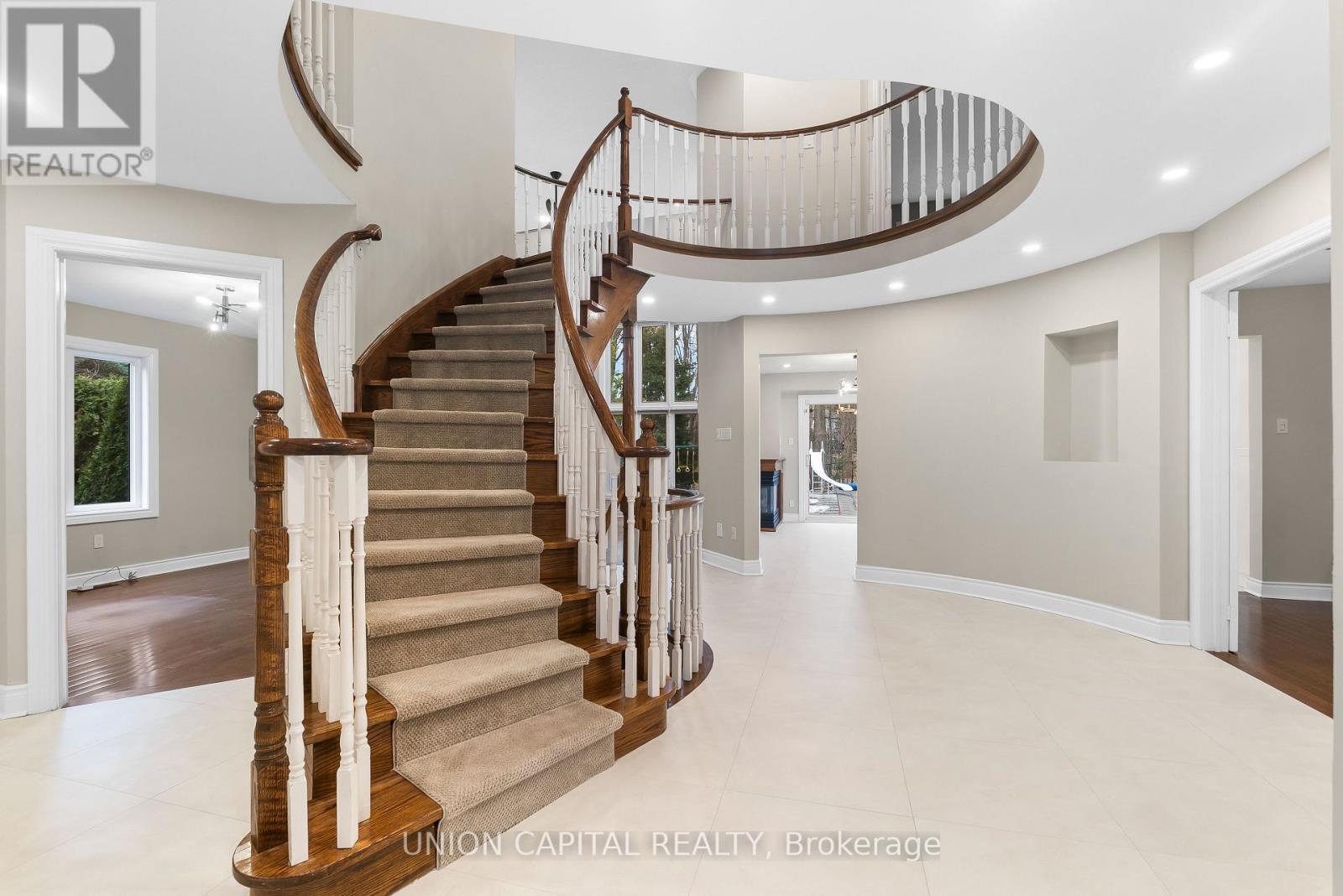 86 Charing Crescent, Aurora, ON - Indoor Photo Showing Other Room