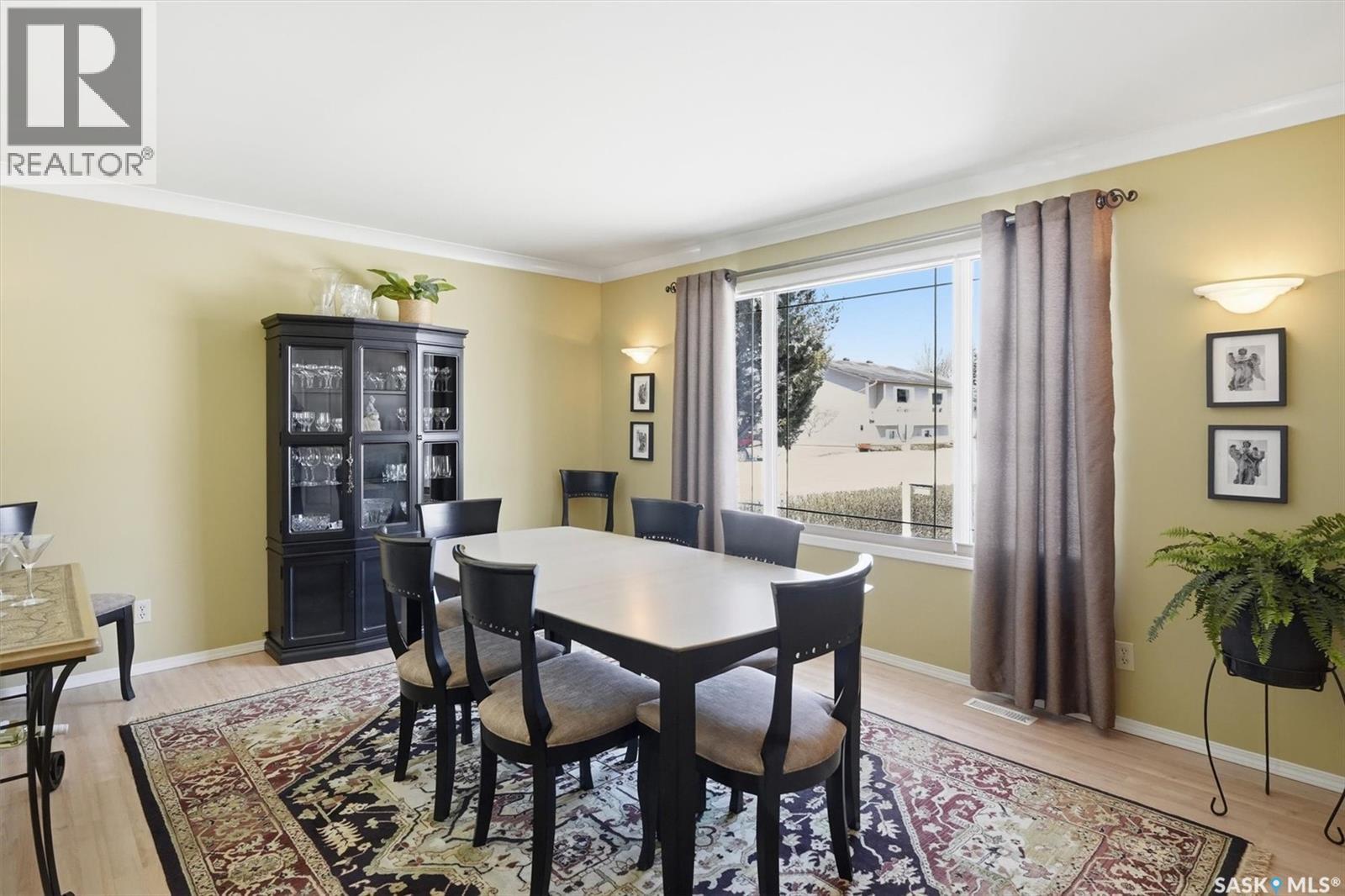 106 Laurentian Drive, Saskatoon, SK - Indoor Photo Showing Dining Room