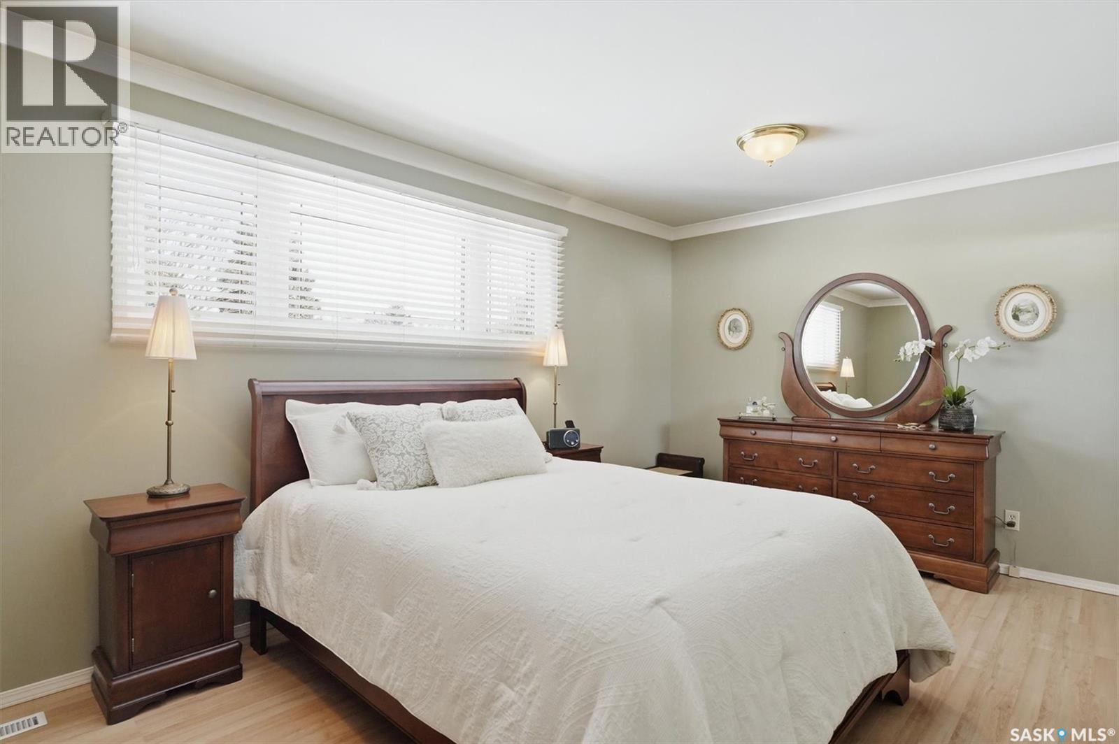 106 Laurentian Drive, Saskatoon, SK - Indoor Photo Showing Bedroom