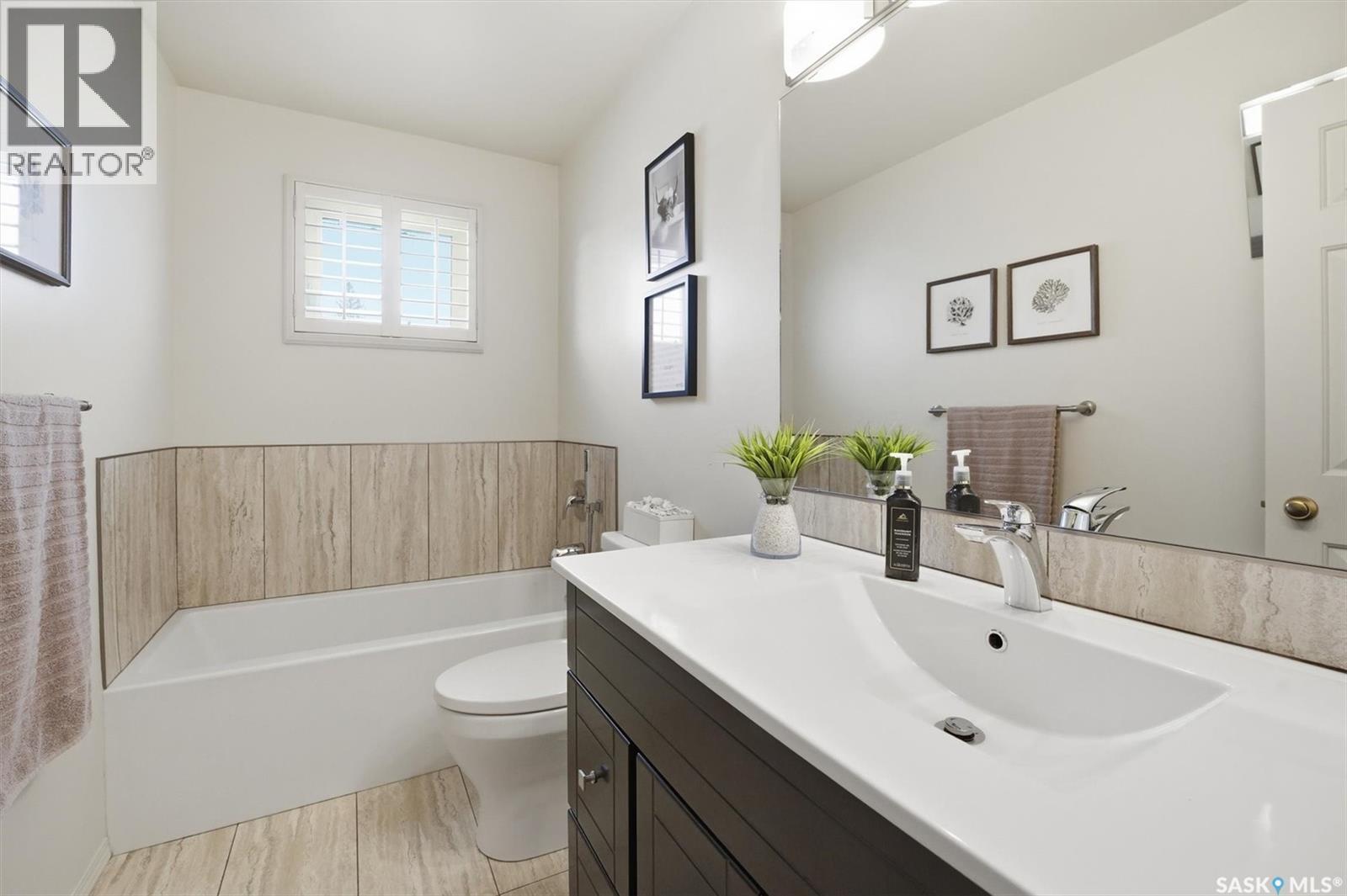 106 Laurentian Drive, Saskatoon, SK - Indoor Photo Showing Bathroom