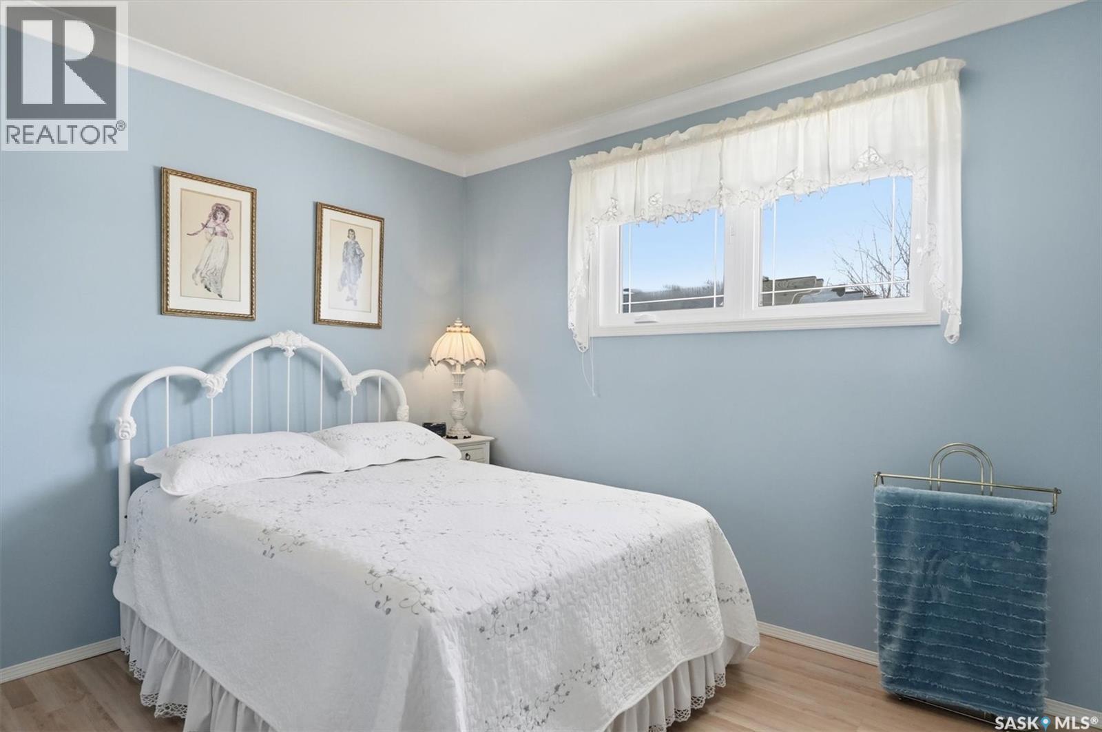 106 Laurentian Drive, Saskatoon, SK - Indoor Photo Showing Bedroom