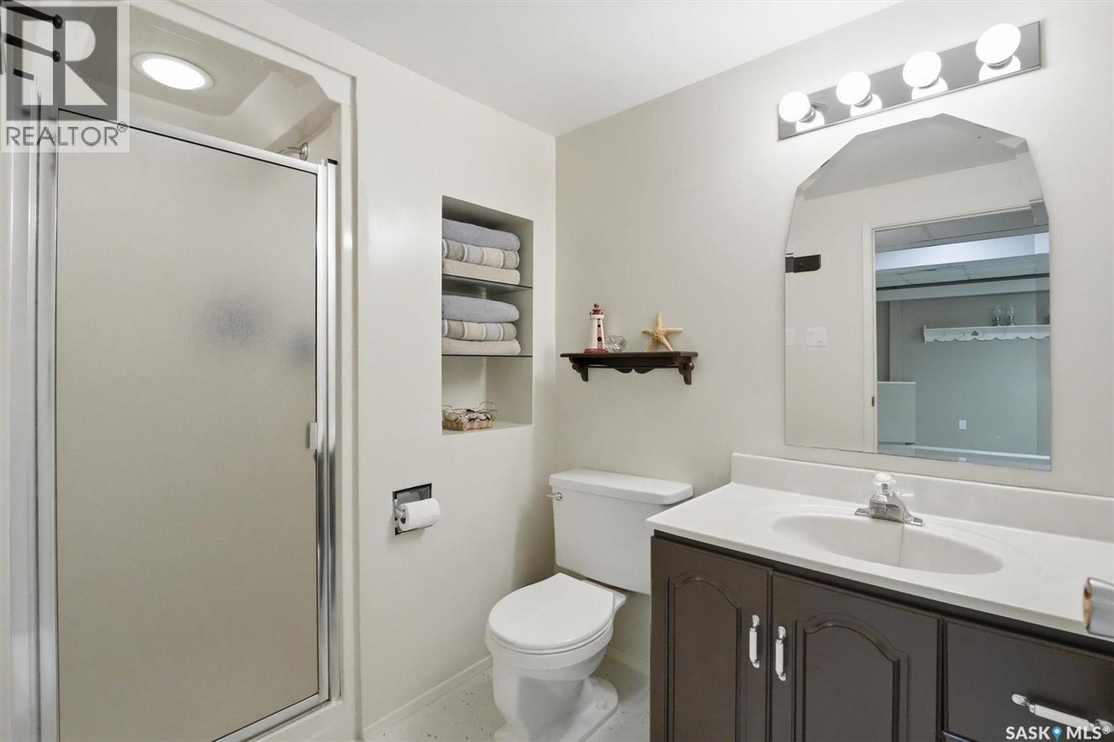 106 Laurentian Drive, Saskatoon, SK - Indoor Photo Showing Bathroom