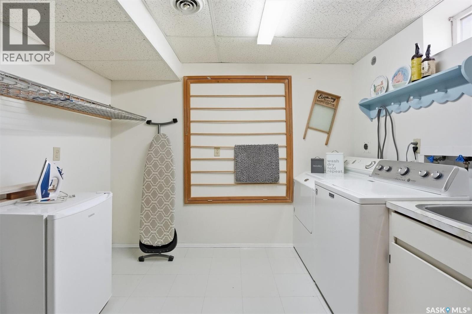 106 Laurentian Drive, Saskatoon, SK - Indoor Photo Showing Laundry Room