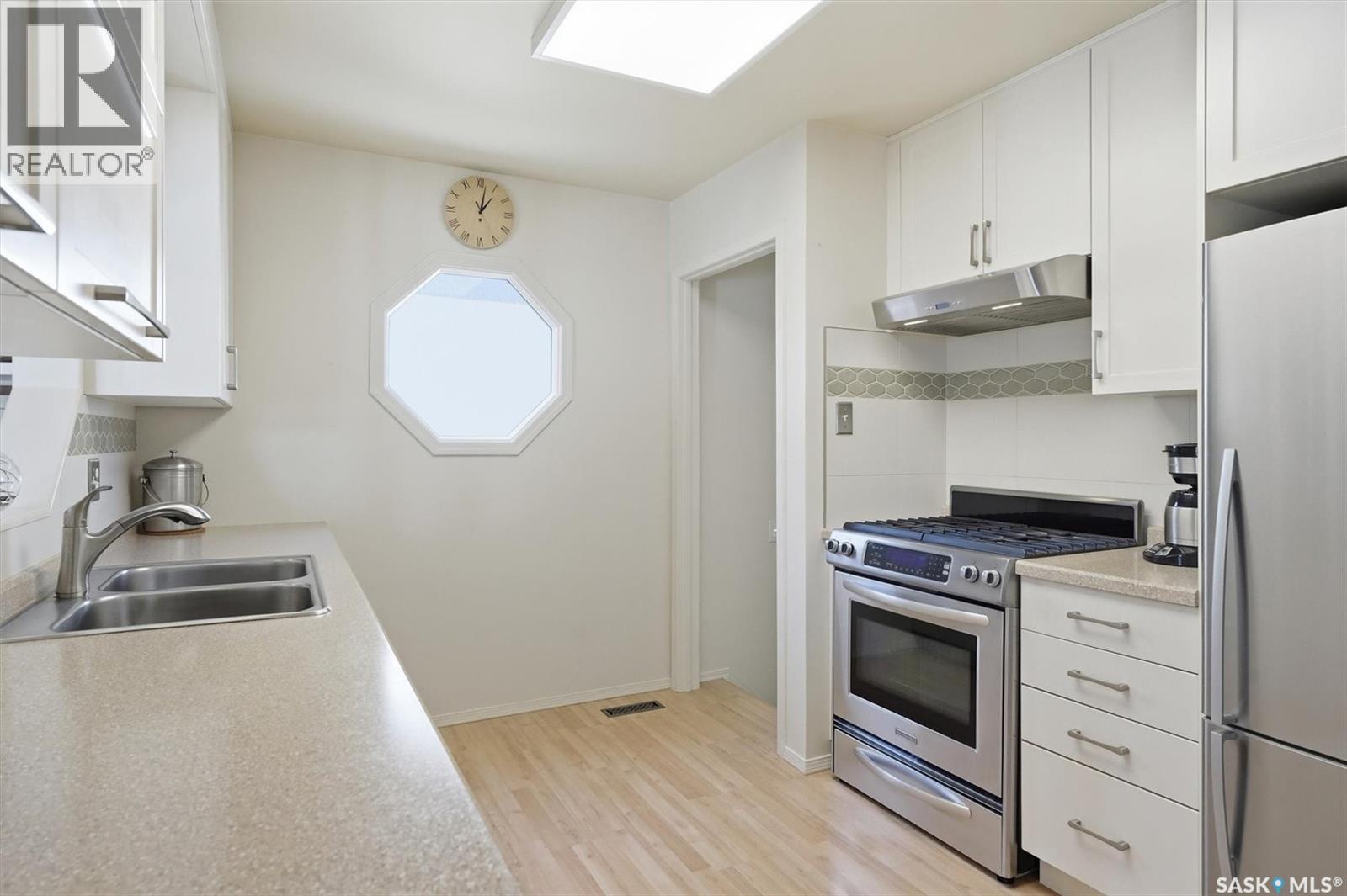106 Laurentian Drive, Saskatoon, SK - Indoor Photo Showing Kitchen With Double Sink