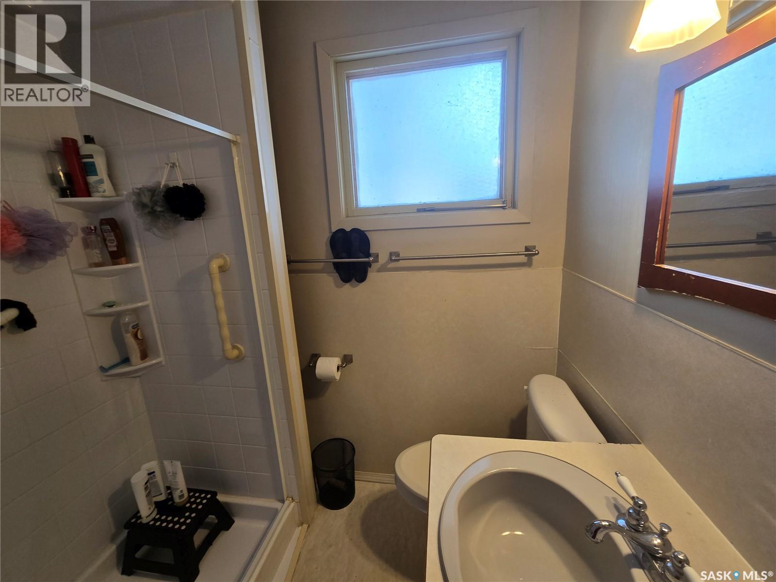 703 Main Street, Kipling, SK - Indoor Photo Showing Bathroom