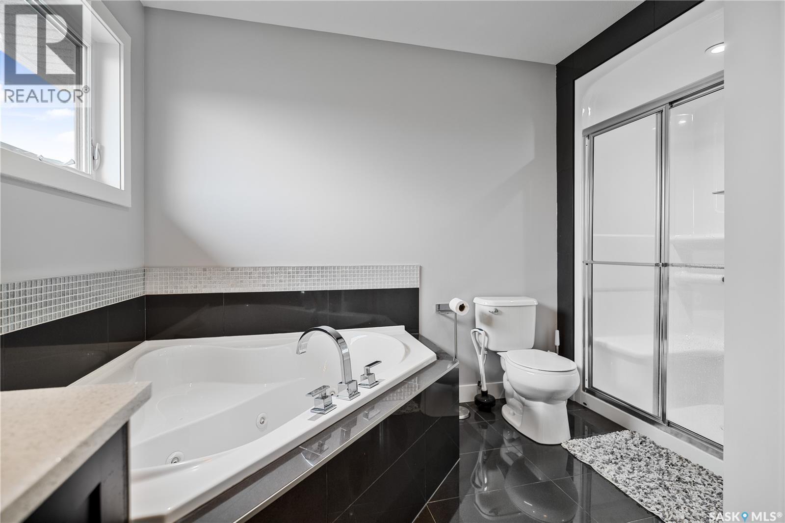 4311 Sandpiper Crescent E, Regina, SK - Indoor Photo Showing Bathroom