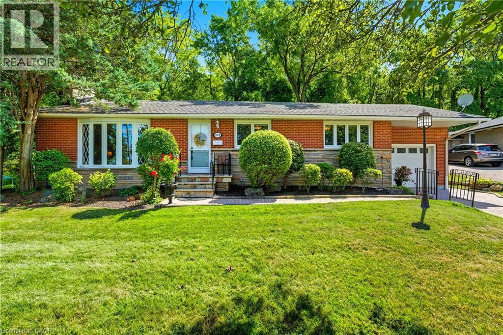 894 Bishop Place, Ancaster, ON - Outdoor