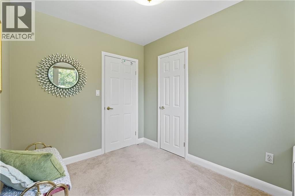 894 Bishop Place, Ancaster, ON - Indoor Photo Showing Other Room