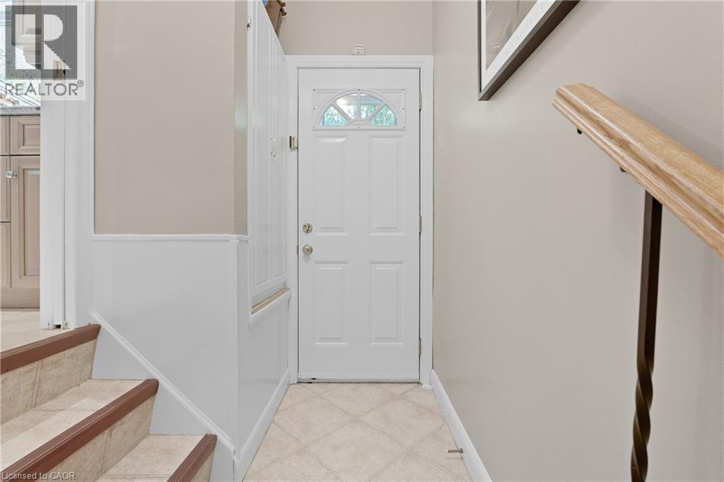 894 Bishop Place, Ancaster, ON - Indoor Photo Showing Other Room