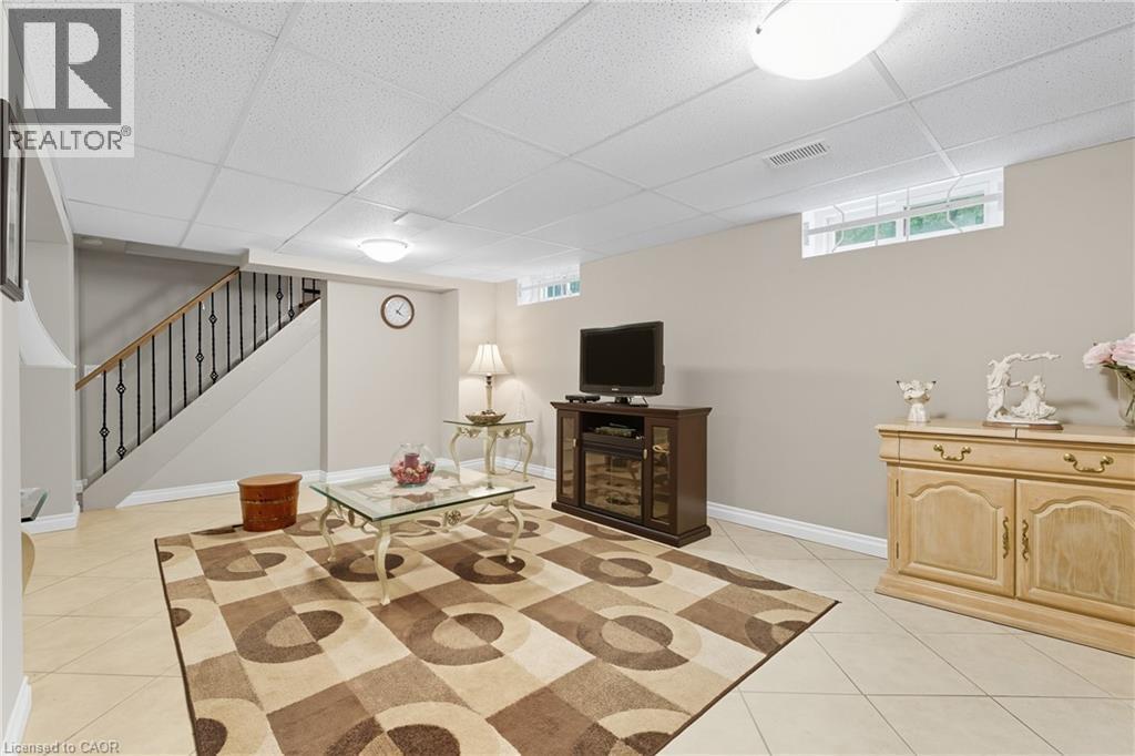 894 Bishop Place, Ancaster, ON - Indoor