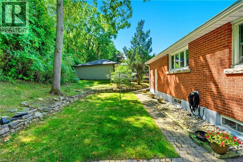 894 Bishop Place, Ancaster, ON - Outdoor