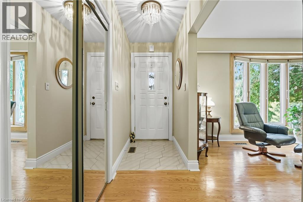 894 Bishop Place, Ancaster, ON - Indoor Photo Showing Other Room