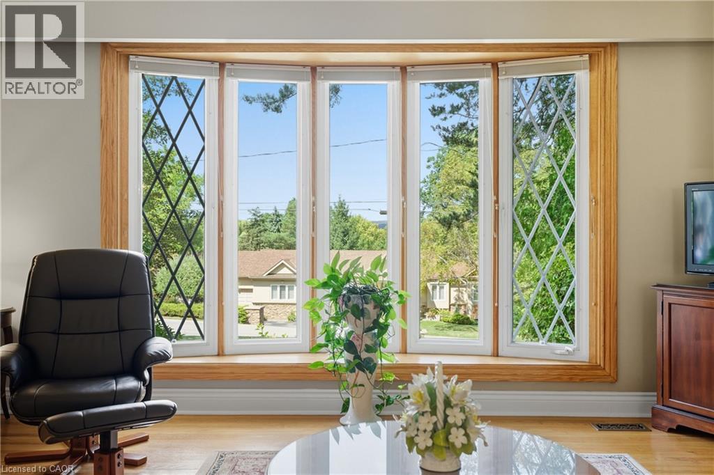 894 Bishop Place, Ancaster, ON - Indoor