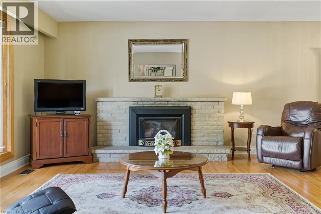 894 Bishop Place, Ancaster, ON - Indoor Photo Showing Living Room With Fireplace