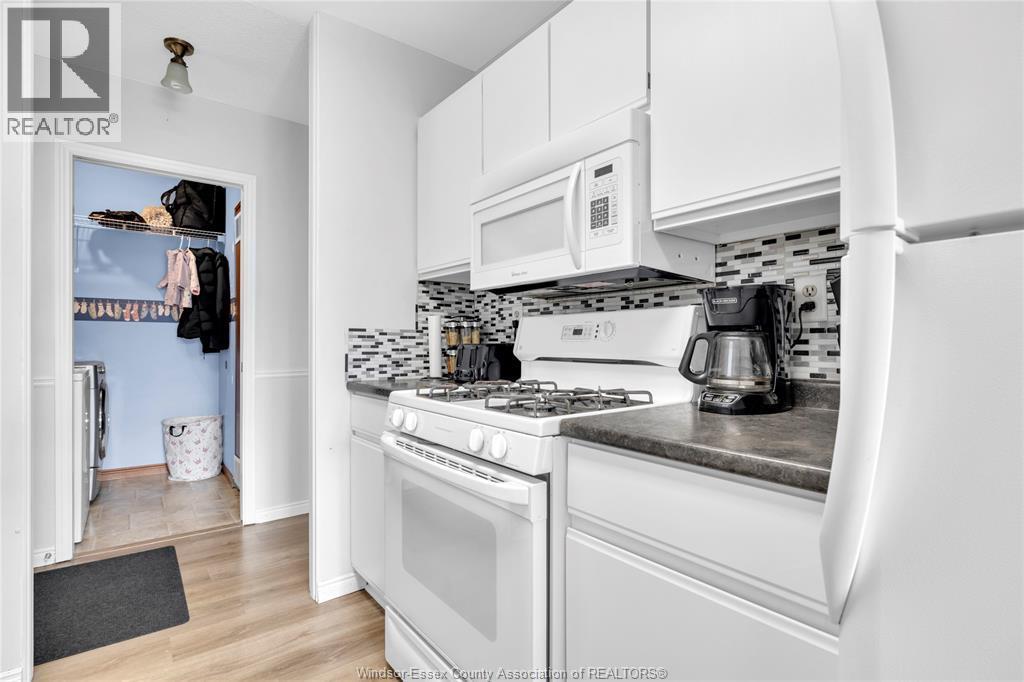 76 Cherry, Mcgregor, ON - Indoor Photo Showing Kitchen