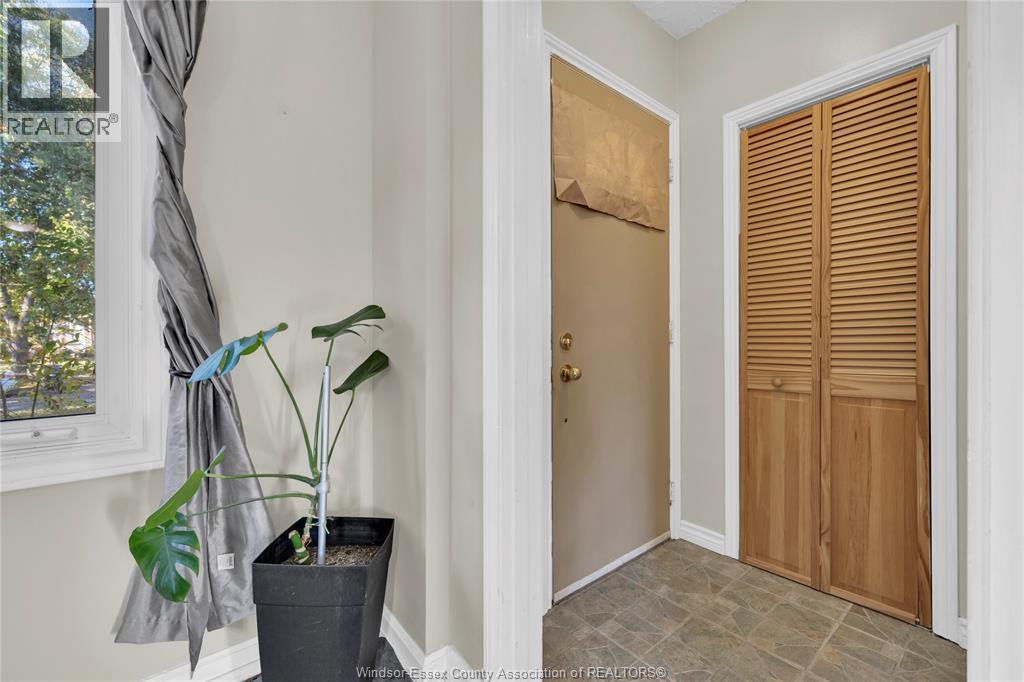 914 Thompson Boulevard, Windsor, ON - Indoor Photo Showing Other Room