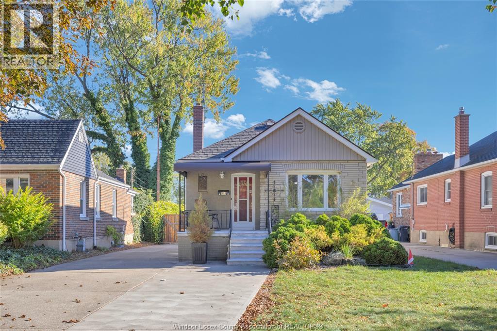 914 Thompson Boulevard, Windsor, ON - Outdoor