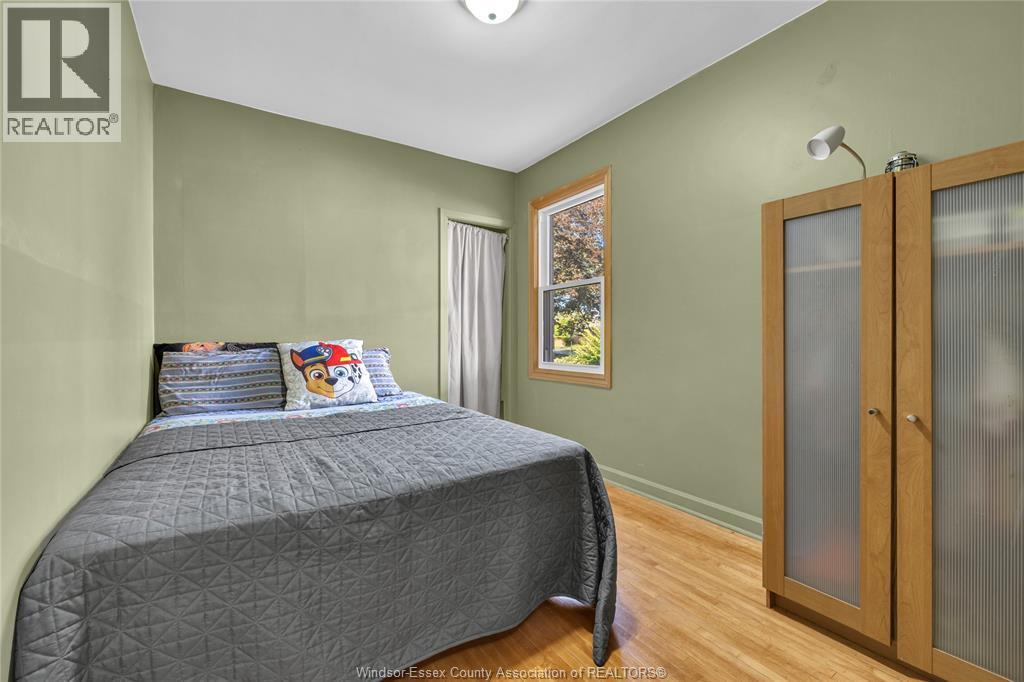 914 Thompson Boulevard, Windsor, ON - Indoor Photo Showing Bedroom