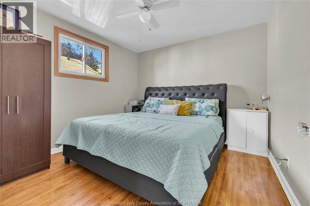 914 Thompson Boulevard, Windsor, ON - Indoor Photo Showing Bedroom