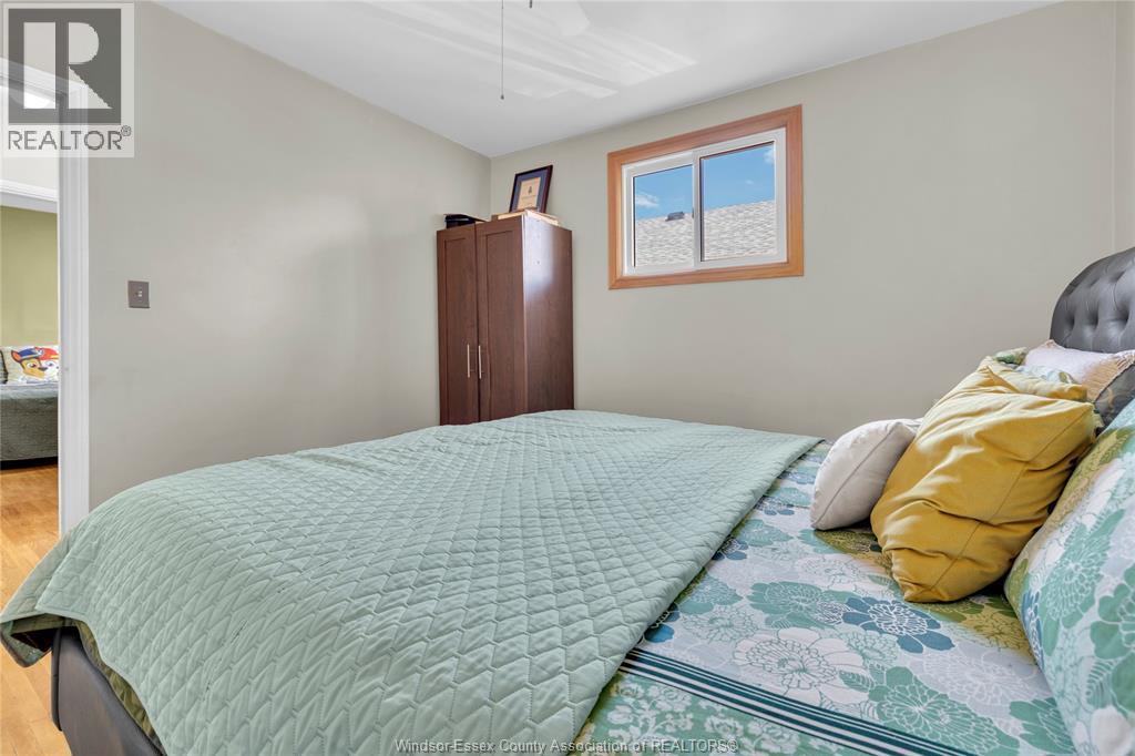 914 Thompson Boulevard, Windsor, ON - Indoor Photo Showing Bedroom