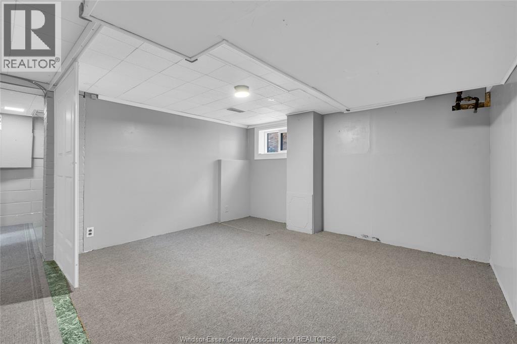 914 Thompson Boulevard, Windsor, ON - Indoor