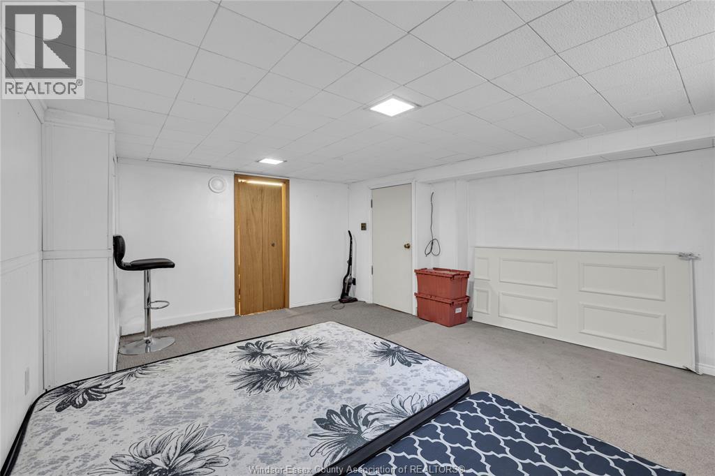 914 Thompson Boulevard, Windsor, ON - Indoor Photo Showing Other Room