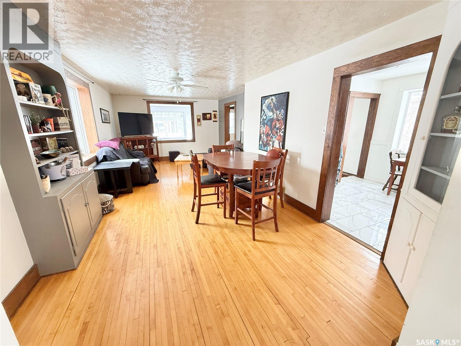 434 2Nd Street, Weyburn, SK - Indoor